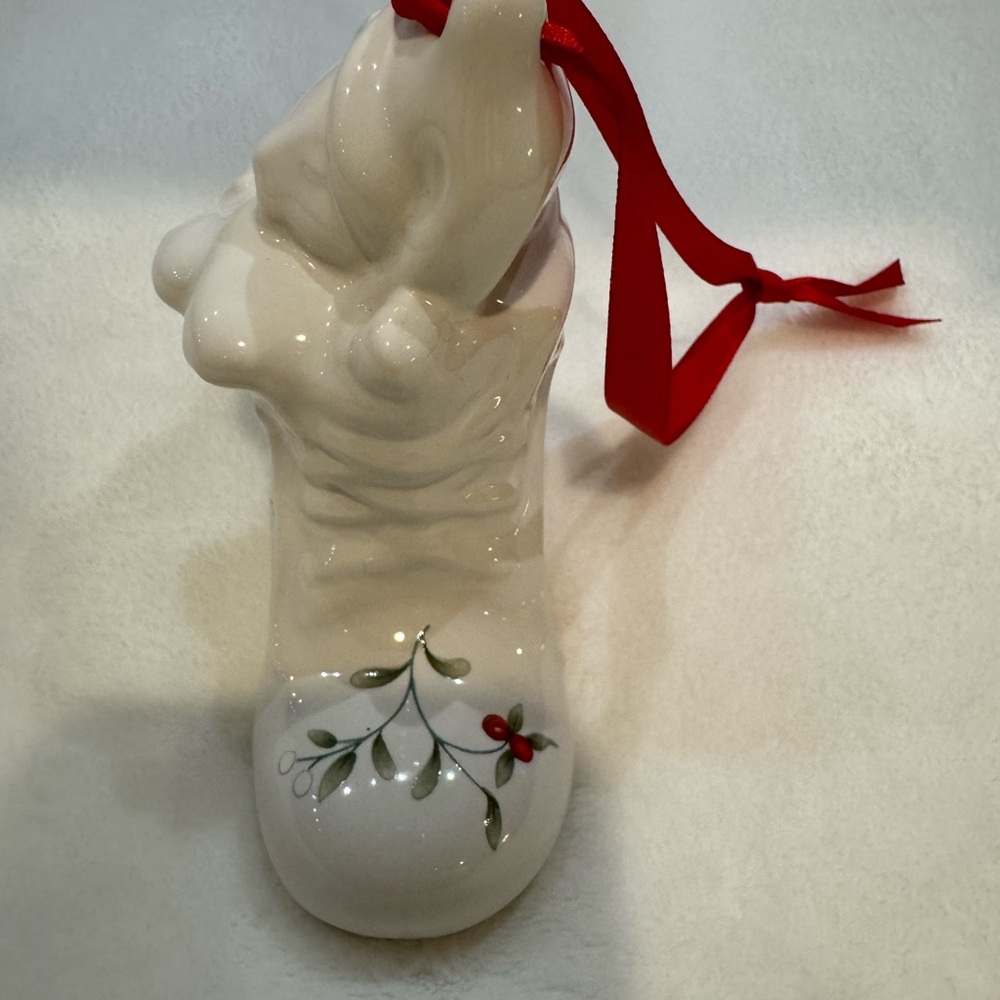 Pfaltzgraff Winterberry Christmas 1997 Cat/Stocking Bell with Original Box - Picture 3 of 11